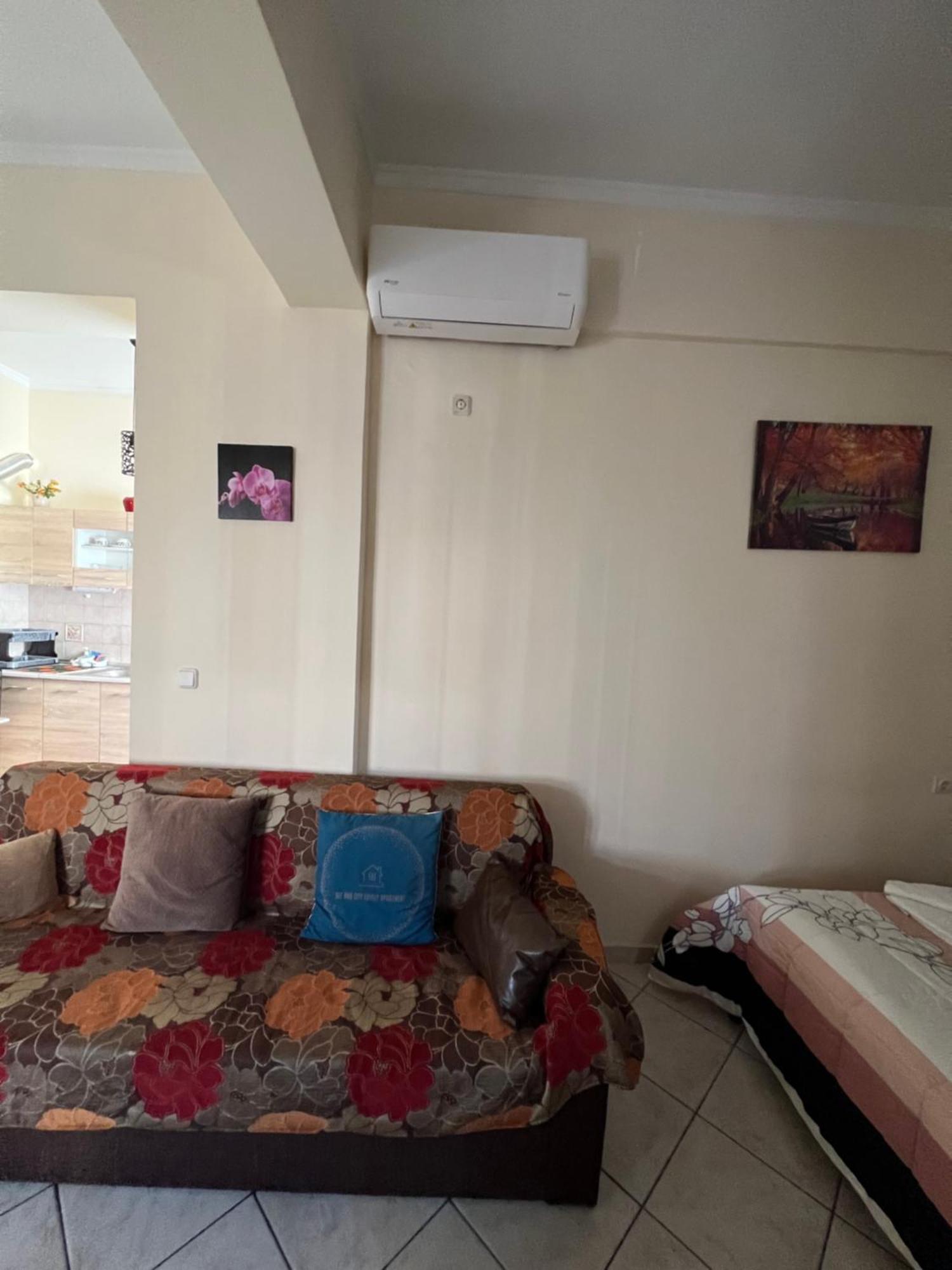 See And City Apartment Egio Exterior foto